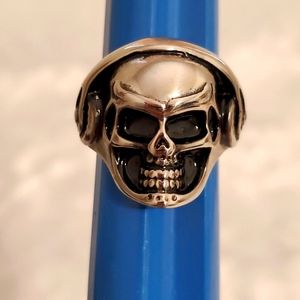Grinning skull wearing headphones ring Silvertone11.5 see photos metal punk